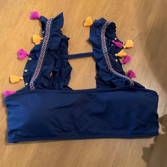 Gorgeous swimsuit top - Picture 1 of 2